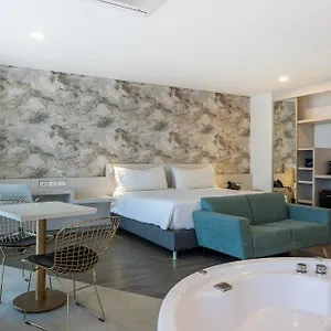 Black Tower Premium Otel